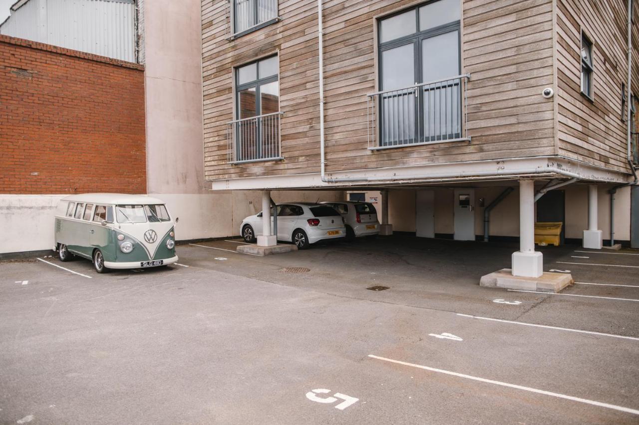 Barry Island Beachfront Apartment - Stunning Bay Views And Private Parking Exterior photo